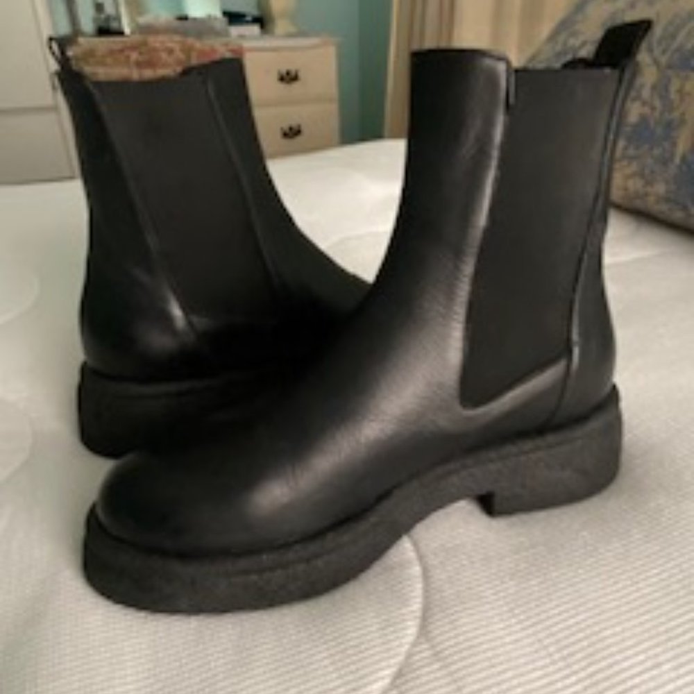 Stele Vitello Nero Chelsea Italian Ankle Boots